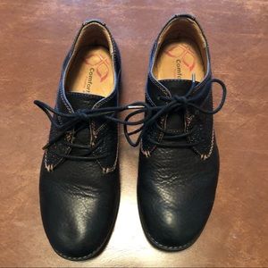 Comfortiva leather walking shoes in black